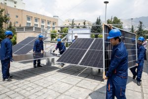 برنامه ۲۵۰۰ مگاواتی برق خورشیدی روی میز اجرا