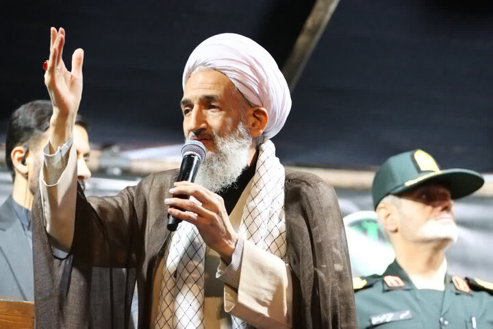 ملت ایران در مسیر انقلاب و رهبری دچار تزلزل نشده است